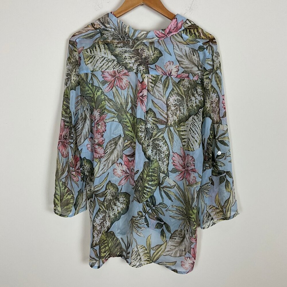 2/$30 Chico's Button Down Shirt Size 2 - Picture 3 of 3